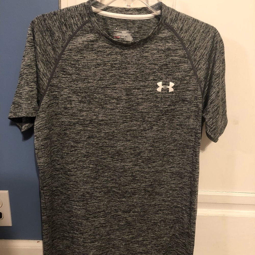 Men’s Under Armour athletic t-shirt